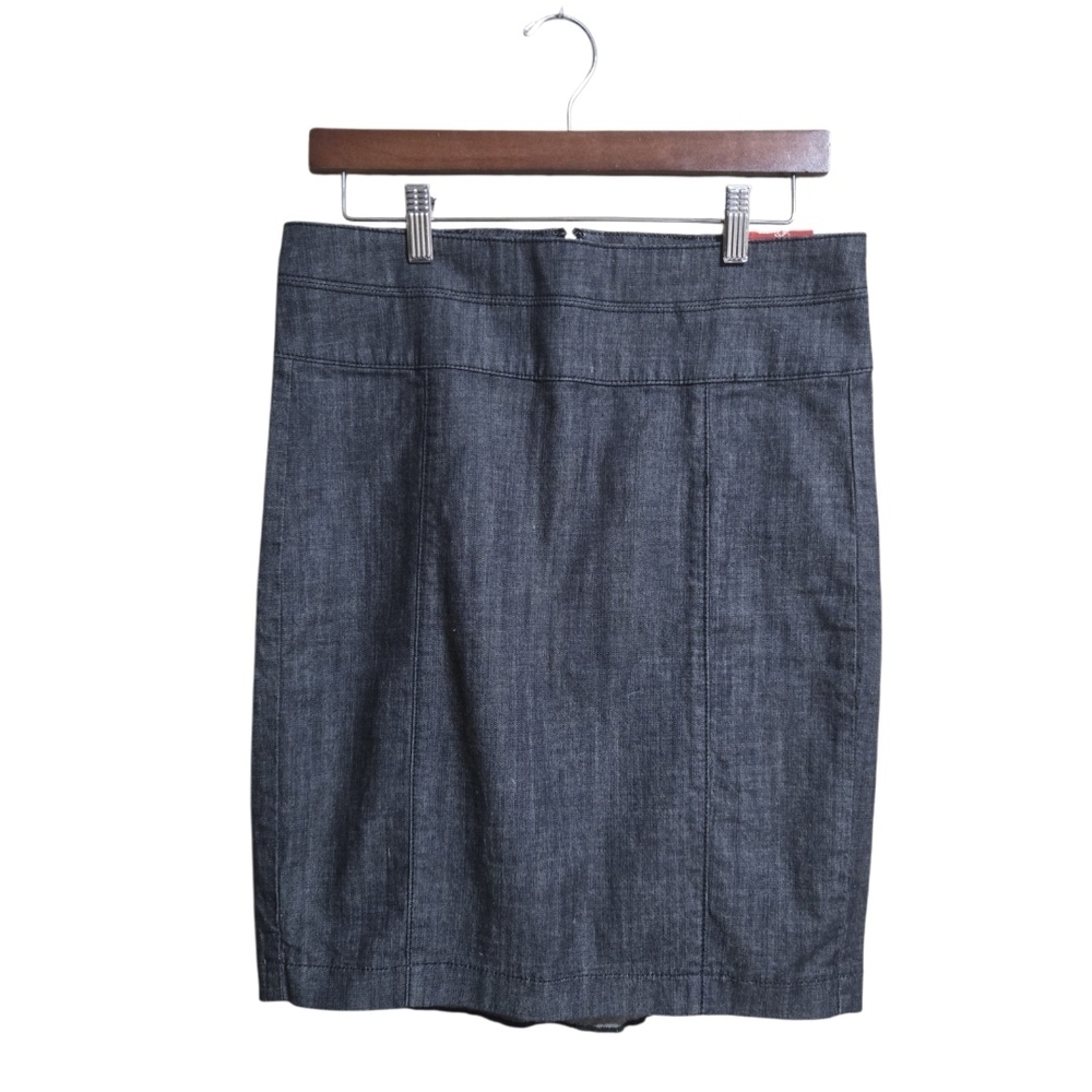 Guess Classic Denim Skirt. Brand New With Tags. Women's Size 28